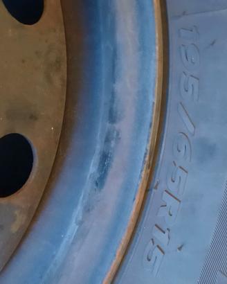 Gomme invernali complete di cerchi
