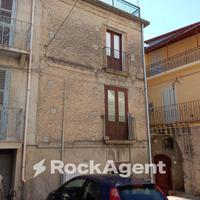 CASA CON TERRAZZO