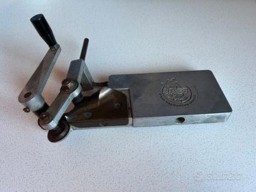 Macchina per crimpatura Bischwiller