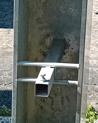contenitori zimgati giardino piante e ombrellone
