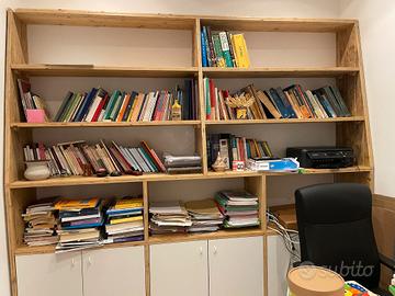 Libreria e scrivania artigianali coordinate 