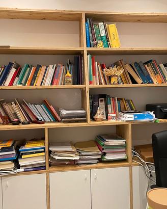 Libreria e scrivania artigianali coordinate 