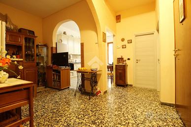 4 LOCALI A PRATO