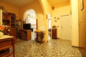 4 LOCALI A PRATO