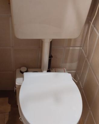 wc elettrico con pompa aspirante completo 