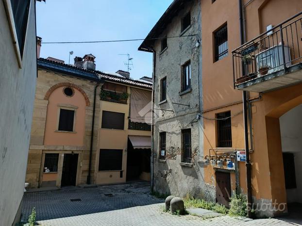 RUSTICO A BESANA IN BRIANZA