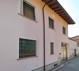 Immobile in asta di 304 m² con 5 locali a Arluno