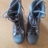 stivaletti in camoscio con zeppa, taglia 36