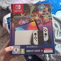 Nintendo Switch Oled + Mario Kart 8 pre-installato