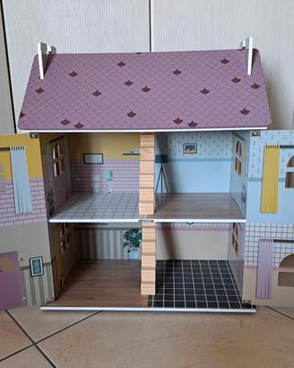 Casa della bambole  in legno+3 ambienti+personaggi