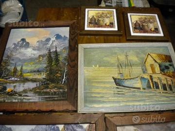 Quadri ad olio e quadretti con piastrelle