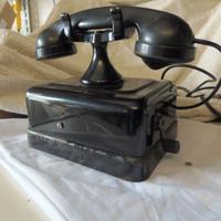 Telefono antico a manovella