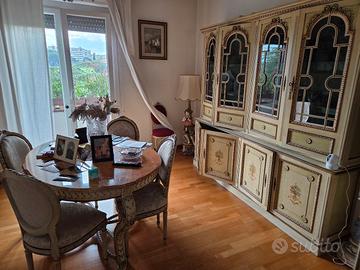 camera da pranzo in stile Luigi 