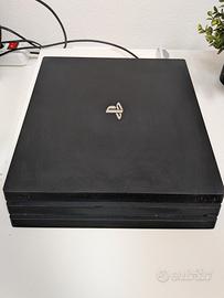 PS4 Pro con 2 joystick e giochi