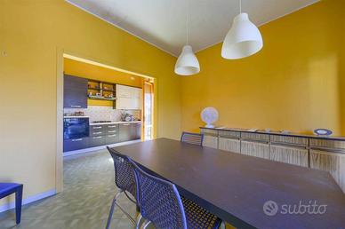 Villa di 271 m² con più di 5 locali e box auto a S