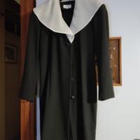 abito nero con colletto in voille bianco