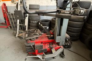 Smontagomme automatico