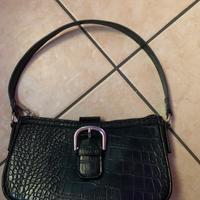 borsa nera con zip e cintura