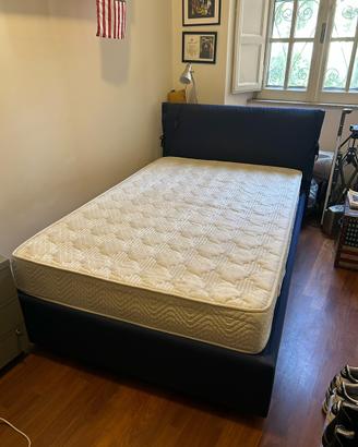 Letto a una piazza e mezzo con materasso