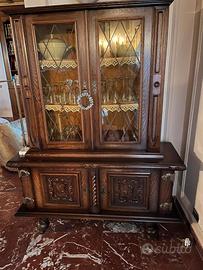 Vetrina  spagnola in legno .