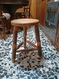 sgabello in legno
