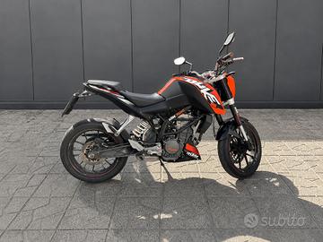 KTM Duke 125 con ABS