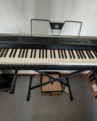 Pianoforte digitale con pedale e supporto