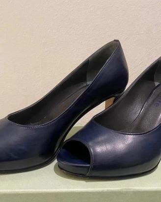 Scarpa colore blu con tacco e plateau di Calpierre