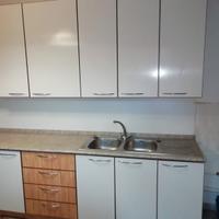 Cucina componibile con struttura in legno 