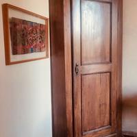 Angoliera antica in noce massello – Restaurata