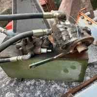 Pompa e serbatoio idraulico, 150 €