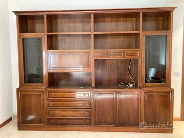 Tavolo in noce e mobile salotto in noce