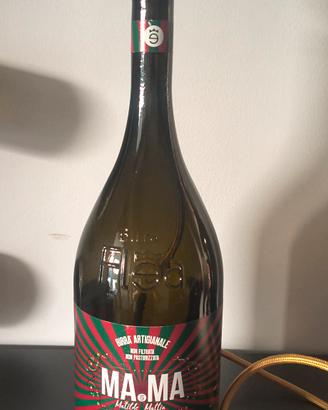 Bottiglia magnum di birra con porta lampada 