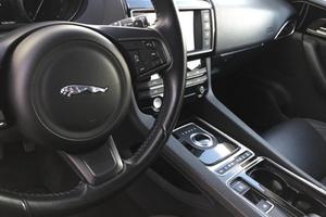 Jaguar F-Pace 2.0 Diesel 180 CV Prestige