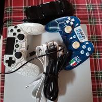 PS4 con caricatore e due controller