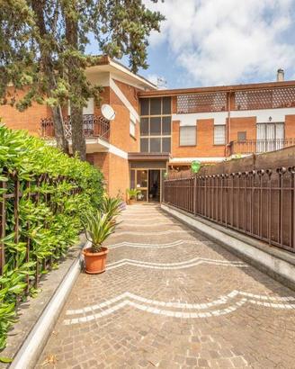Attico / Mansarda di 209 m² con 5 locali a Marino