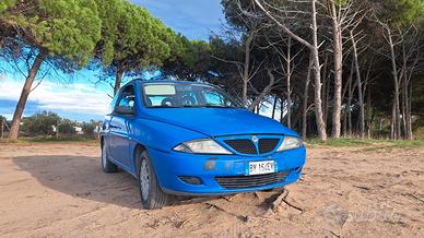 lancia y