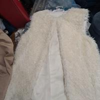 Cardigan smanicato in pelliccia panna