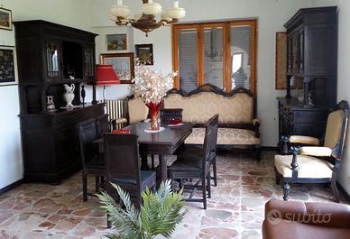 Sala da pranzo vintage legno massello lavorato