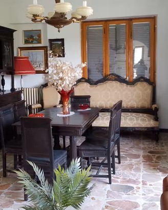 Sala da pranzo vintage legno massello lavorato