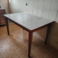 Tavolo in legno 140x80