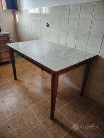 Tavolo in legno 140x80