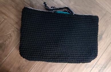 Borsa all uncinetto nera