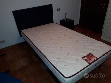 Letto a una piazza e mezzo completo.