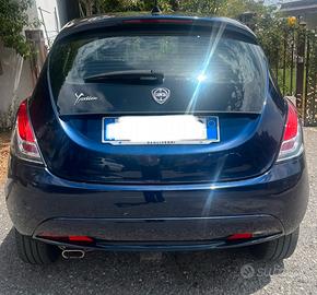 Lancia y pochi km