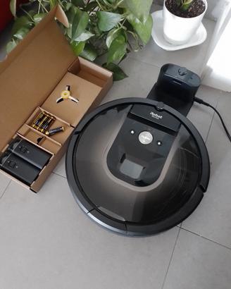 Robot  Roomba aspirapolvere