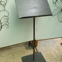 Leggio in ferro da pavimento