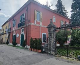 Appartamento di mq. 190 con pertinenze e giardino