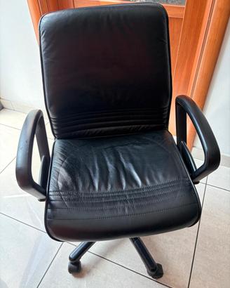 Sedia in pelle nera