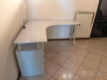 Scrivania ad angolo bianca - Ho urgenza di vendere